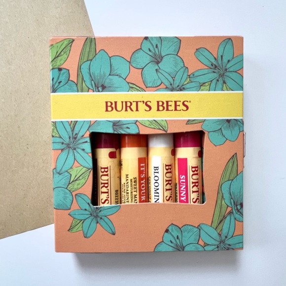 🏷️ Burt’s Bees set of 4 moisturizing lip balm - Picture 2 of 10